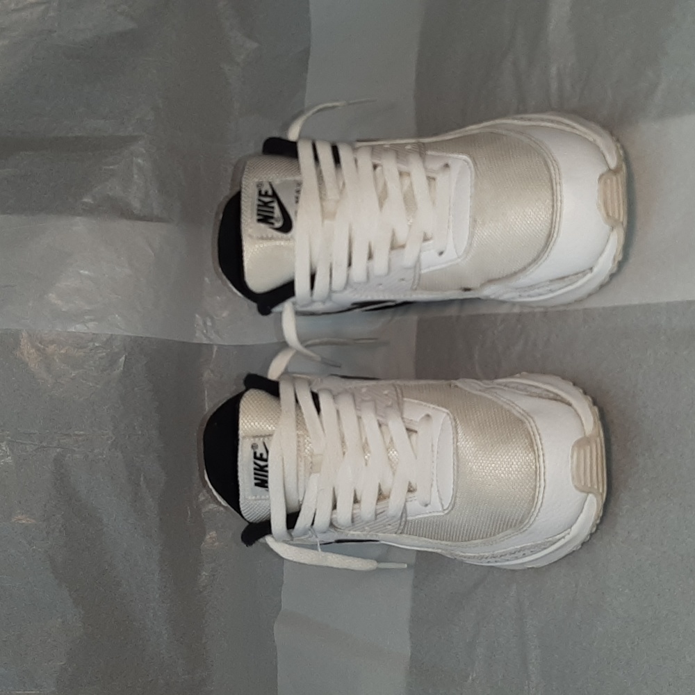 Nike Air Max 90 Retro Sneakers, 7Y = Women 8.5 = Men 7 - Picture 2 of 11